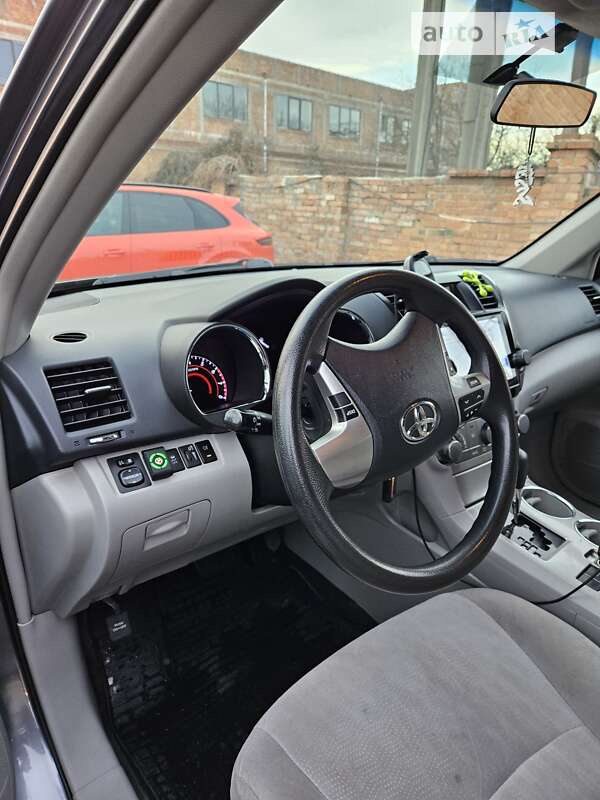 Внедорожник / Кроссовер Toyota Highlander 2013 в Черновцах