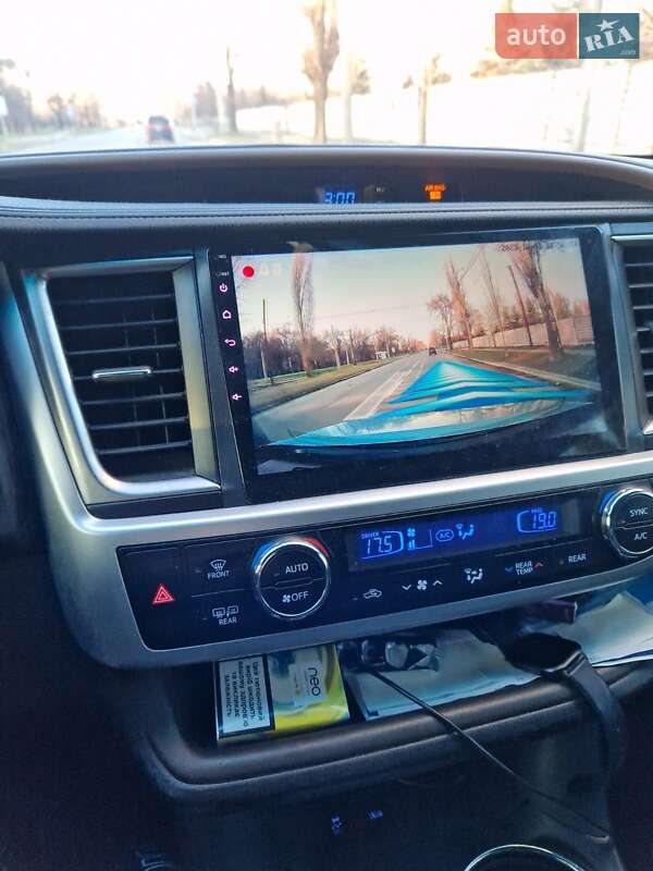 Внедорожник / Кроссовер Toyota Highlander 2015 в Запорожье