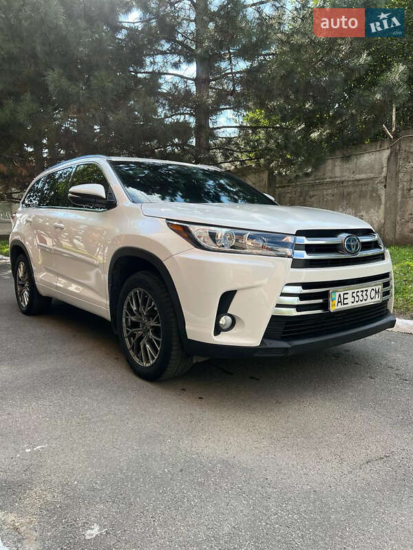 Внедорожник / Кроссовер Toyota Highlander 2017 в Днепре