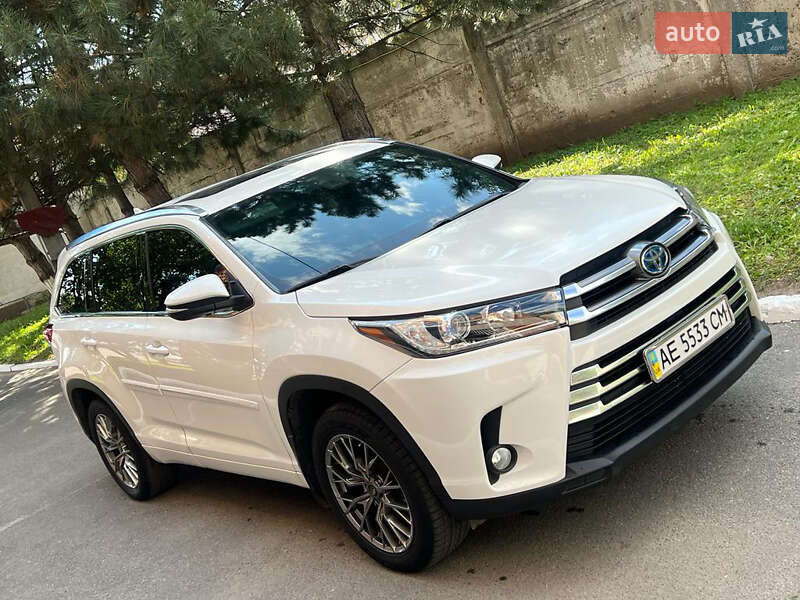 Внедорожник / Кроссовер Toyota Highlander 2017 в Днепре