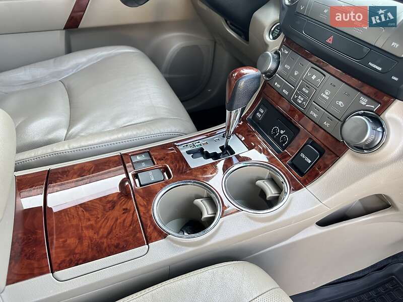 Позашляховик / Кросовер Toyota Highlander 2010 в Києві