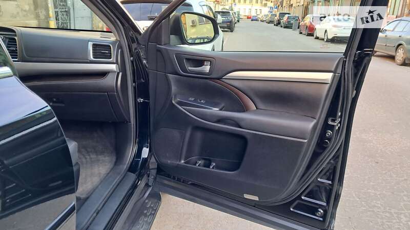 Внедорожник / Кроссовер Toyota Highlander 2015 в Одессе