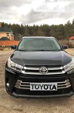 Позашляховик / Кросовер Toyota Highlander 2019 в Києві