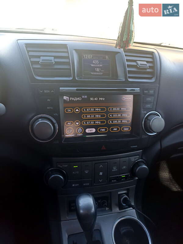 Внедорожник / Кроссовер Toyota Highlander 2011 в Славянске