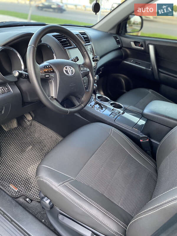 Позашляховик / Кросовер Toyota Highlander 2011 в Черкасах