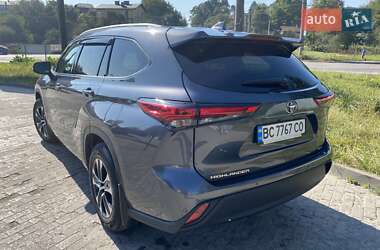 Внедорожник / Кроссовер Toyota Highlander 2020 в 