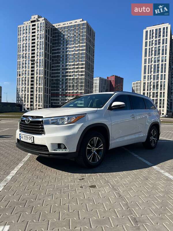 Внедорожник / Кроссовер Toyota Highlander 2016 в Киеве