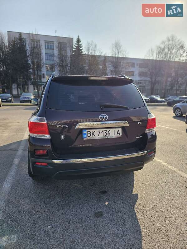 Позашляховик / Кросовер Toyota Highlander 2011 в Рівному