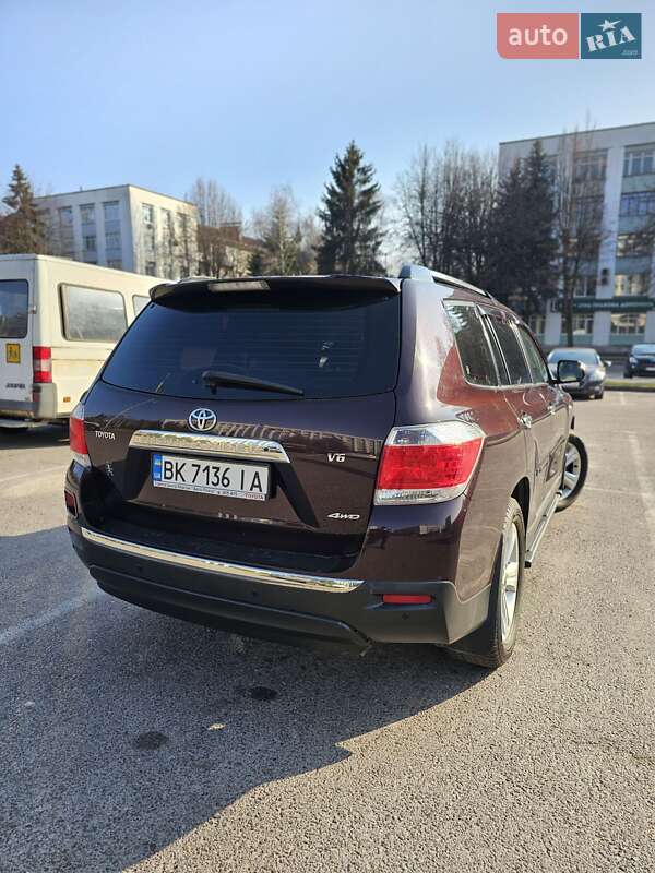 Позашляховик / Кросовер Toyota Highlander 2011 в Рівному