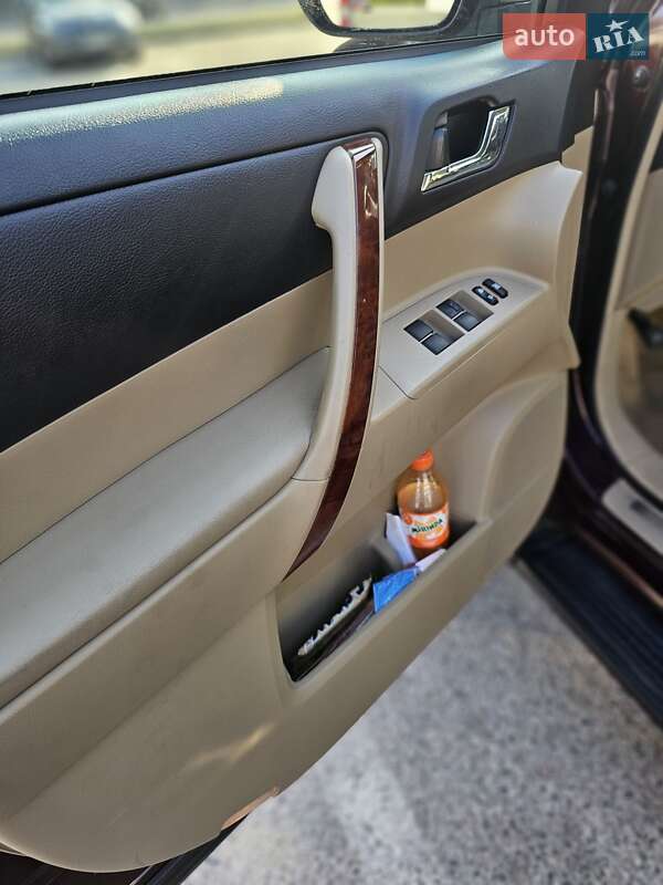 Позашляховик / Кросовер Toyota Highlander 2011 в Рівному