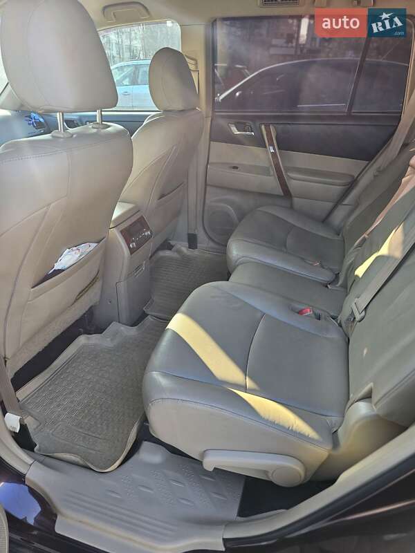 Позашляховик / Кросовер Toyota Highlander 2011 в Рівному