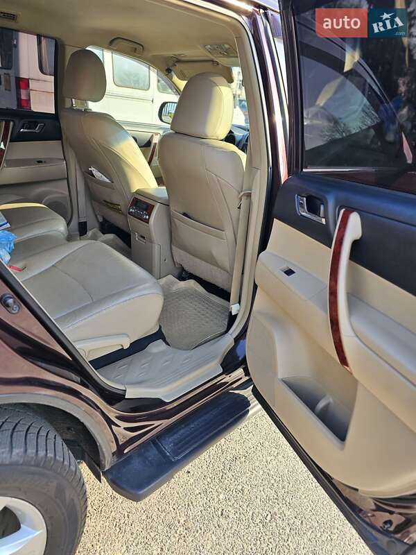 Позашляховик / Кросовер Toyota Highlander 2011 в Рівному