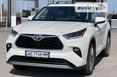 Позашляховик / Кросовер Toyota Highlander 2020 в Дніпрі