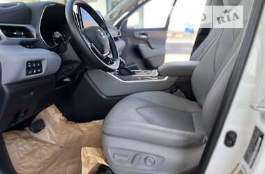 Позашляховик / Кросовер Toyota Highlander 2020 в Дніпрі