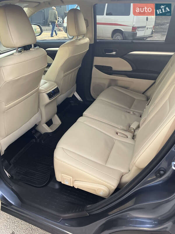 Внедорожник / Кроссовер Toyota Highlander 2018 в Тернополе