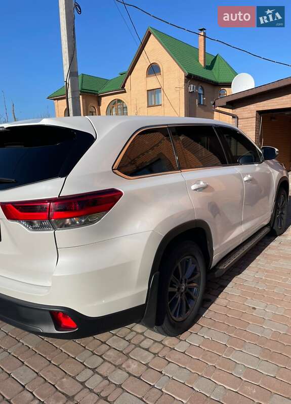 Внедорожник / Кроссовер Toyota Highlander 2017 в Нежине