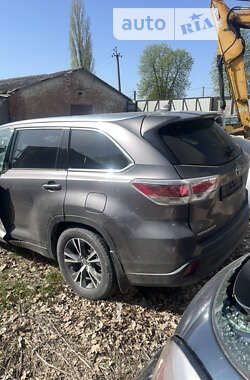 Внедорожник / Кроссовер Toyota Highlander 2016 в Умани