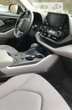 Внедорожник / Кроссовер Toyota Highlander 2020 в 
