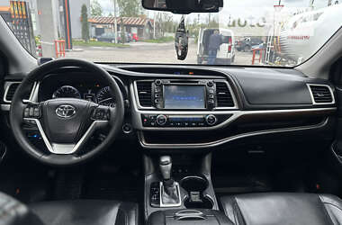 Внедорожник / Кроссовер Toyota Highlander 2014 в Староконстантинове