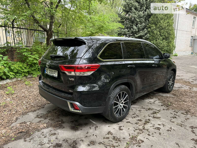 Позашляховик / Кросовер Toyota Highlander 2019 в Дніпрі