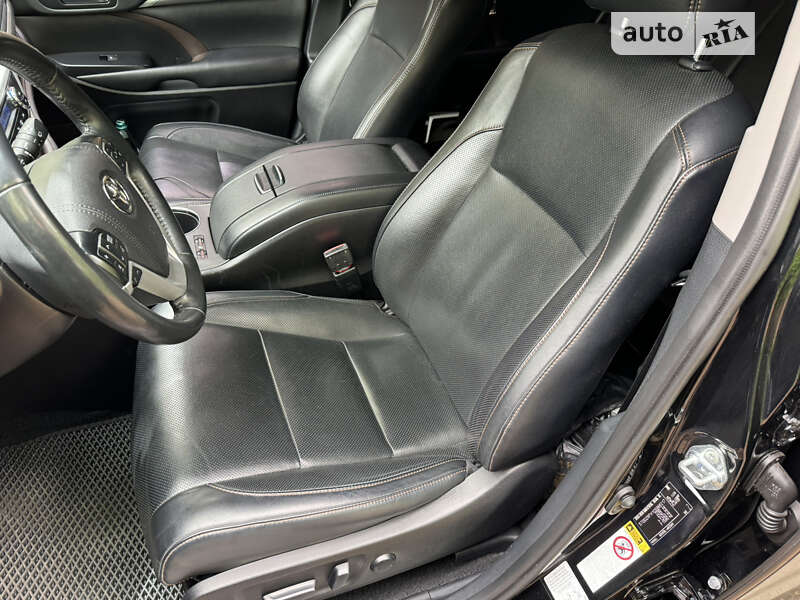 Позашляховик / Кросовер Toyota Highlander 2019 в Дніпрі