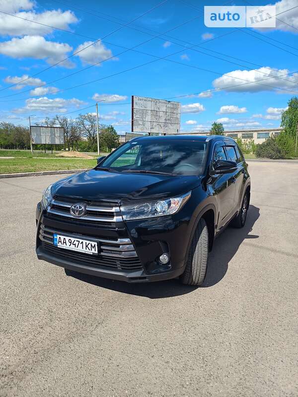 Внедорожник / Кроссовер Toyota Highlander 2019 в Вознесенске