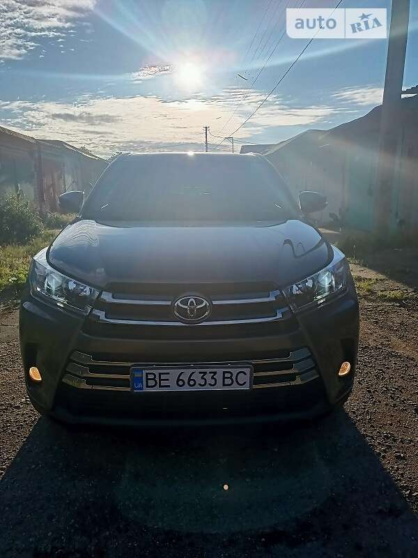 Внедорожник / Кроссовер Toyota Highlander 2019 в Николаеве