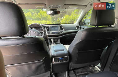 Позашляховик / Кросовер Toyota Highlander 2019 в 