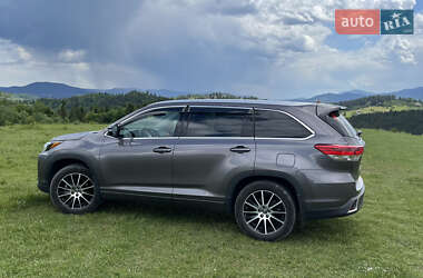 Внедорожник / Кроссовер Toyota Highlander 2019 в 