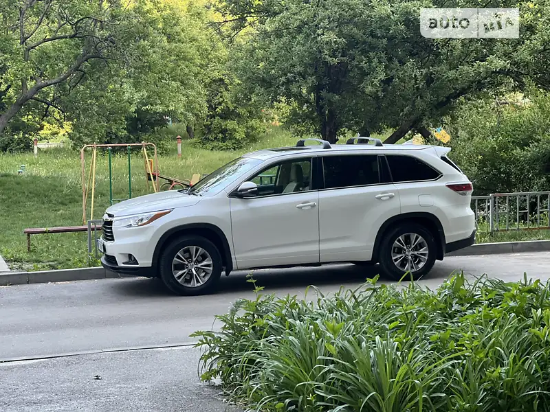 Позашляховик / Кросовер Toyota Highlander 2015 в 
