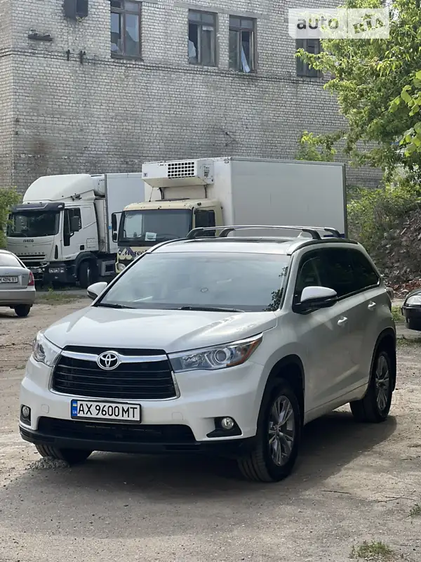 Позашляховик / Кросовер Toyota Highlander 2015 в 