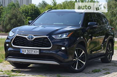 Toyota Highlander 2021