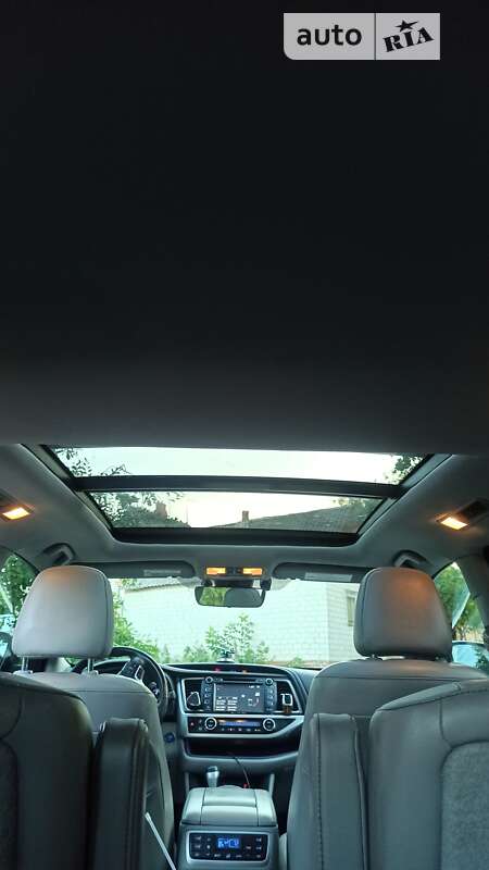 Внедорожник / Кроссовер Toyota Highlander 2017 в Новой Водолаге