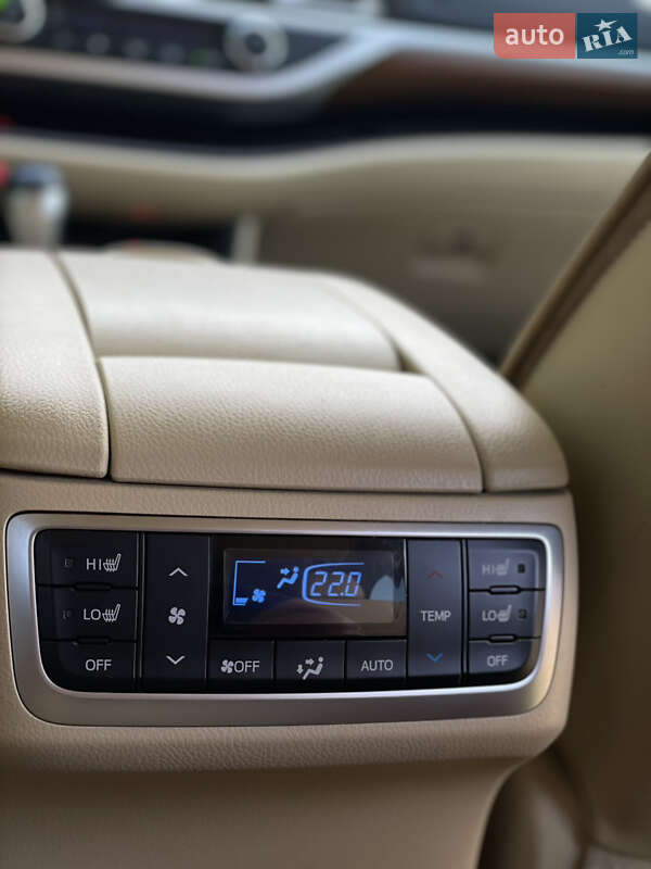 Позашляховик / Кросовер Toyota Highlander 2019 в Києві