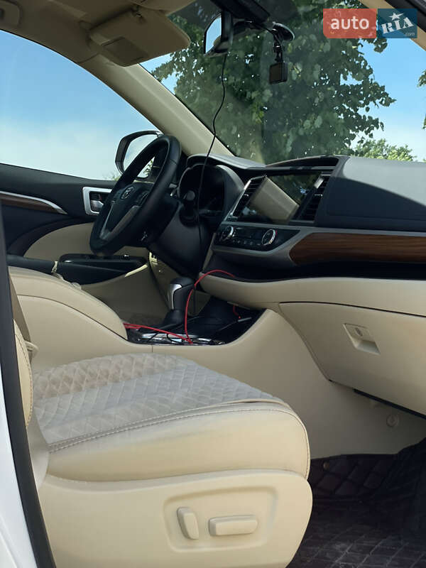 Позашляховик / Кросовер Toyota Highlander 2019 в Києві