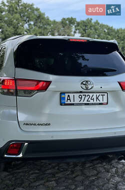 Внедорожник / Кроссовер Toyota Highlander 2019 в 