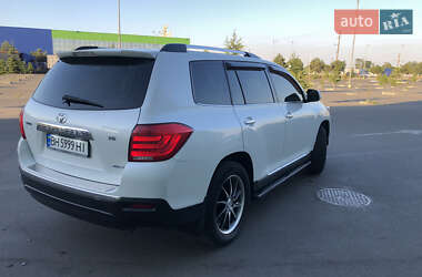 Позашляховик / Кросовер Toyota Highlander 2012 в 
