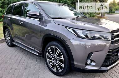 Внедорожник / Кроссовер Toyota Highlander 2018 в Виннице