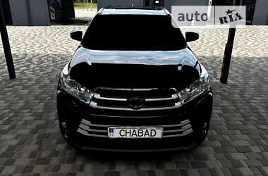 Внедорожник / Кроссовер Toyota Highlander 2018 в Гадяче