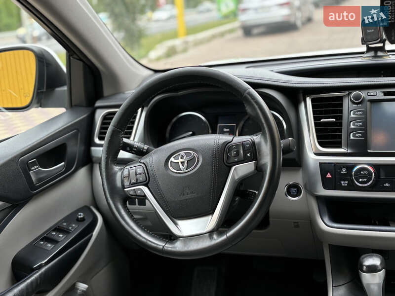 Внедорожник / Кроссовер Toyota Highlander 2015 в Тернополе