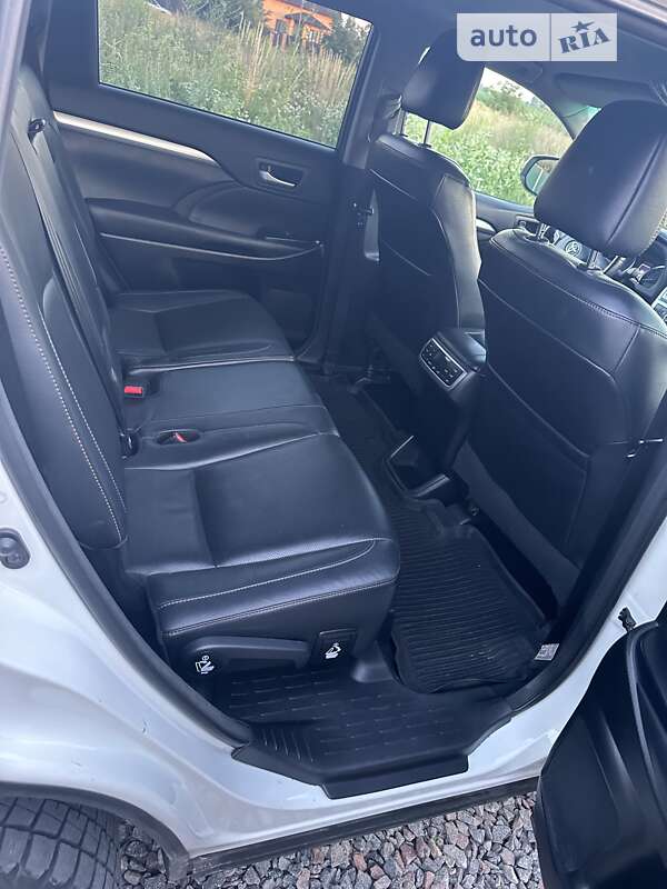 Внедорожник / Кроссовер Toyota Highlander 2017 в Киеве фото 4 Внедорожник / Кроссовер Toyota Highlander 2017 в Киеве