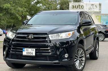 Позашляховик / Кросовер Toyota Highlander 2017 в Дніпрі