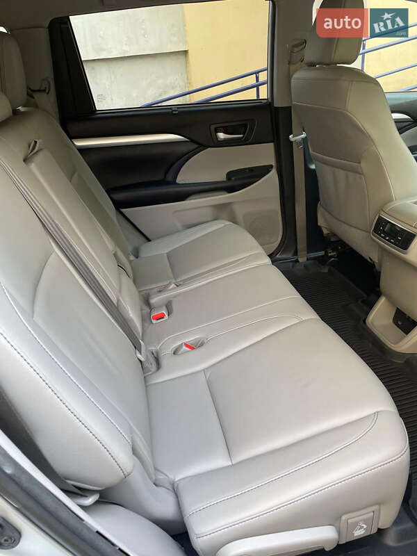 Внедорожник / Кроссовер Toyota Highlander 2018 в Николаеве фото 16 Внедорожник / Кроссовер Toyota Highlander 2018 в Николаеве