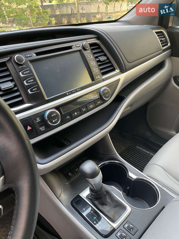 Внедорожник / Кроссовер Toyota Highlander 2018 в Николаеве фото 17 Внедорожник / Кроссовер Toyota Highlander 2018 в Николаеве