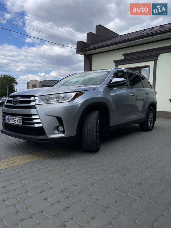 Позашляховик / Кросовер Toyota Highlander 2018 в Тульчині