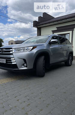 Внедорожник / Кроссовер Toyota Highlander 2018 в Тульчине