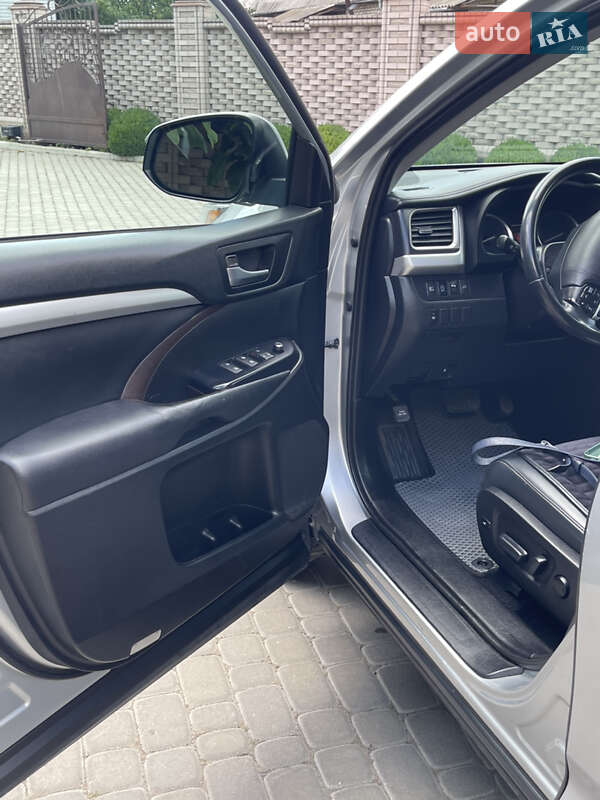 Позашляховик / Кросовер Toyota Highlander 2018 в Тульчині