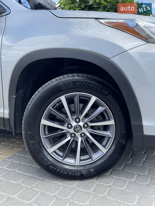 Позашляховик / Кросовер Toyota Highlander 2018 в Тульчині