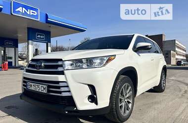 Внедорожник / Кроссовер Toyota Highlander 2017 в Сумах