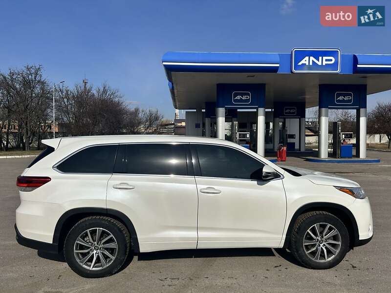 Позашляховик / Кросовер Toyota Highlander 2017 в Сумах